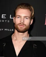 Rhett Wellington Wallpaper