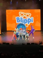 Lauren Vaz Wallpaper