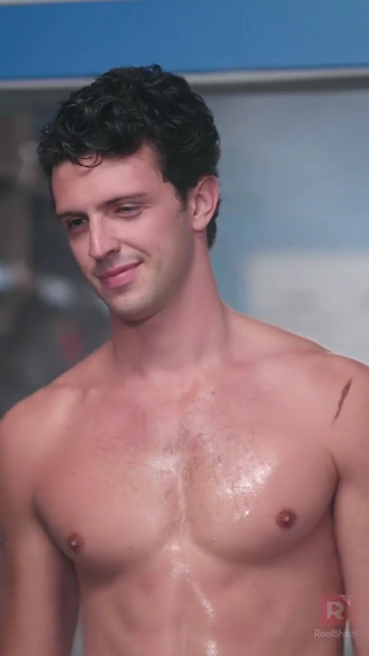 Разрывая сделку с плохим парнем-хоккеистомфото