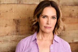 Varda Appleton Wallpaper