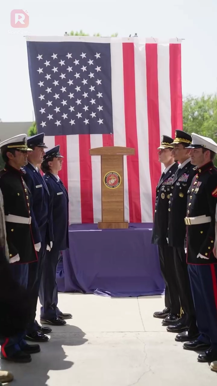 Деньги, роботы, и счастливое 4 июляфото