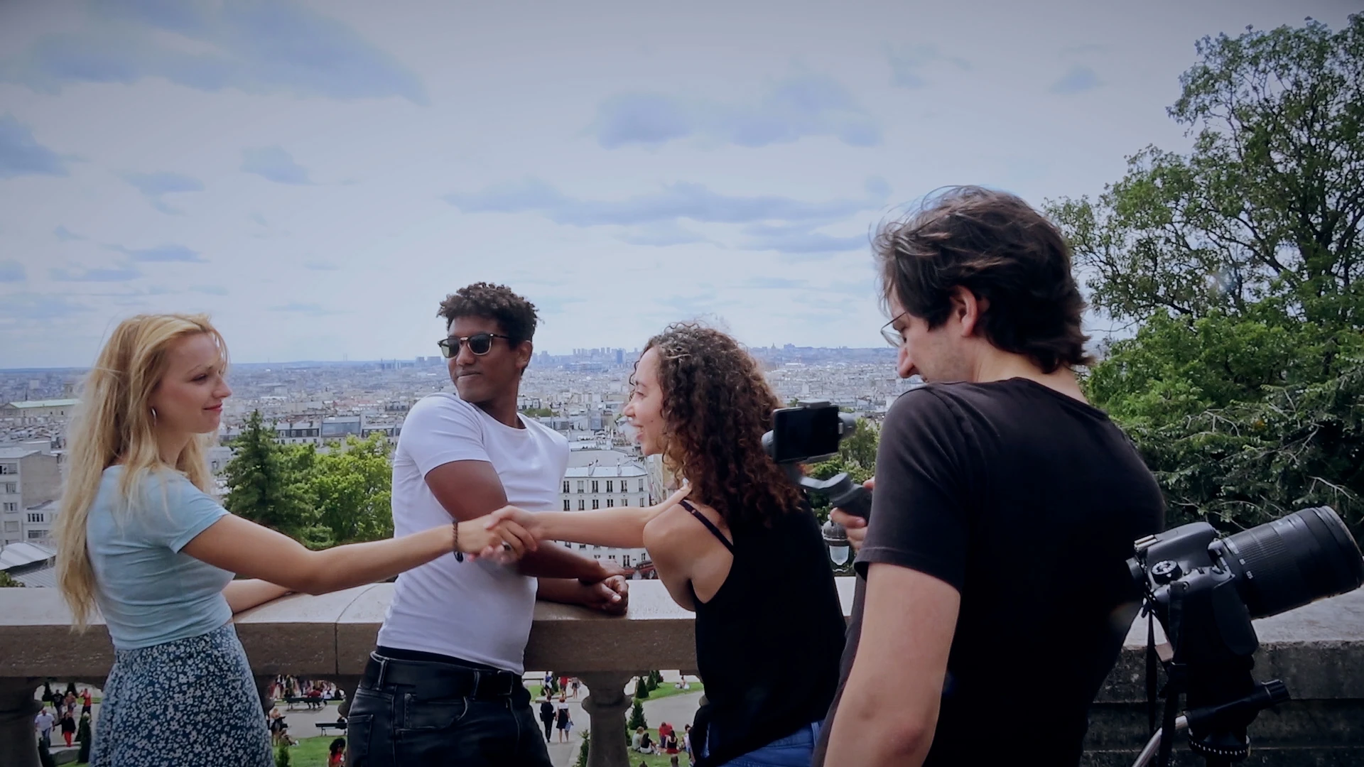 Sélynne Silver Wallpaper