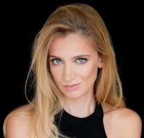 Adriana Vecchioli Wallpaper