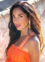 Anna Myrha Wallpaper