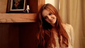 Aylia Colwell Wallpaper