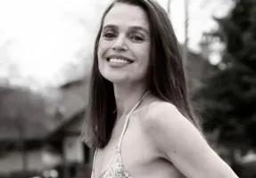 Pamela Beheshti Wallpaper