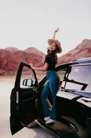 Noelle Harlow Wallpaper