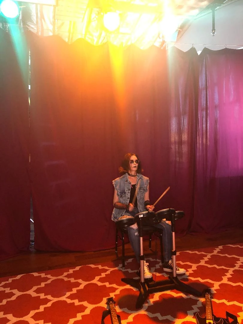 Varda Appleton Wallpaper