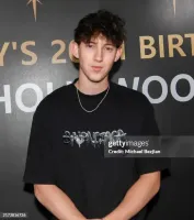 Victor Kallett Wallpaper